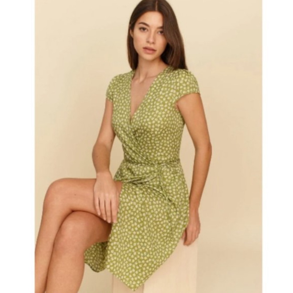 💚 Reformation Zena Green Floral Wrap Dress 💚